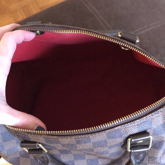 100% Authentic Louis Vuitton Speedy 30 bag. Length heigh width 11.8x8.2x6.6 inch - Picture 6 of 9